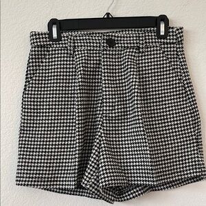 EUC | HYFVE Houndstooth Patterned Shorts | Sz M | Black & White